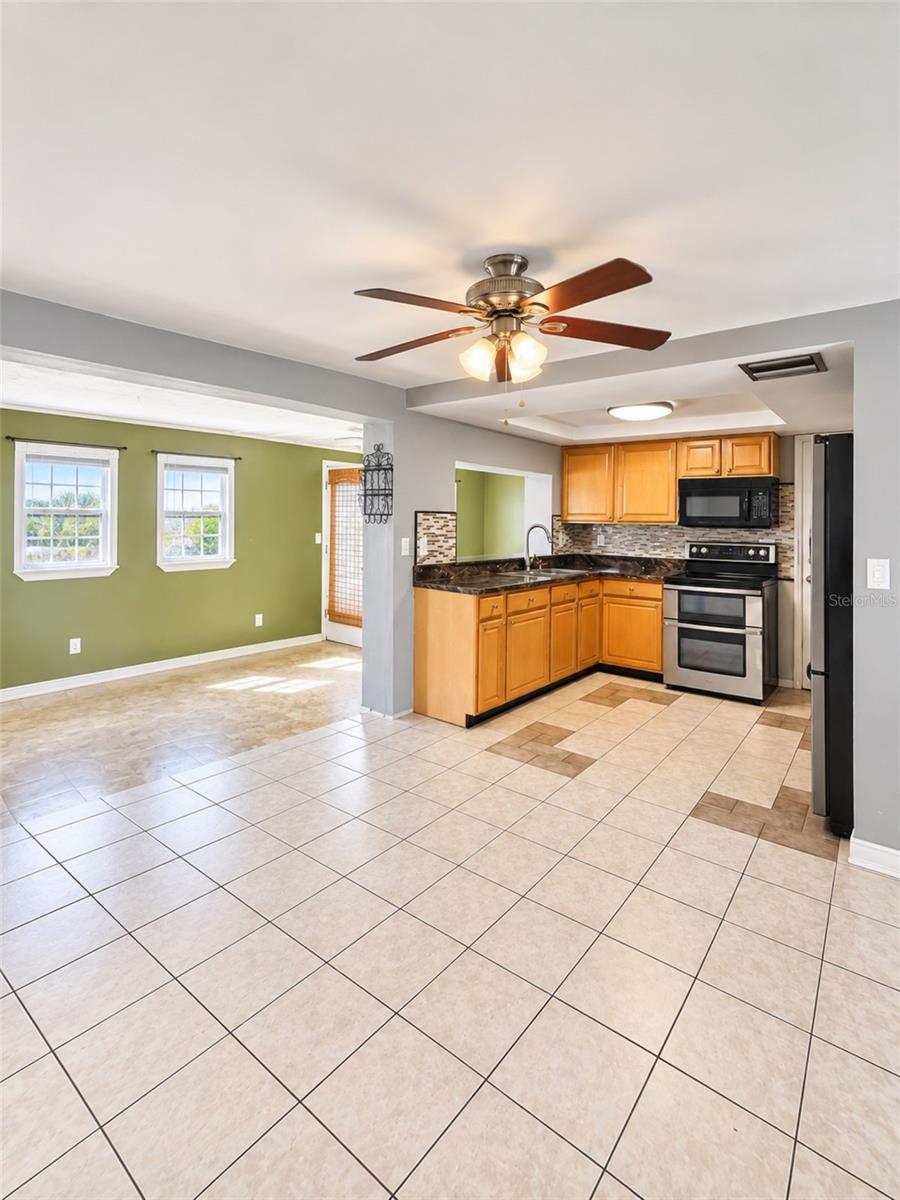 3153 Moog Rd Property Photo 12