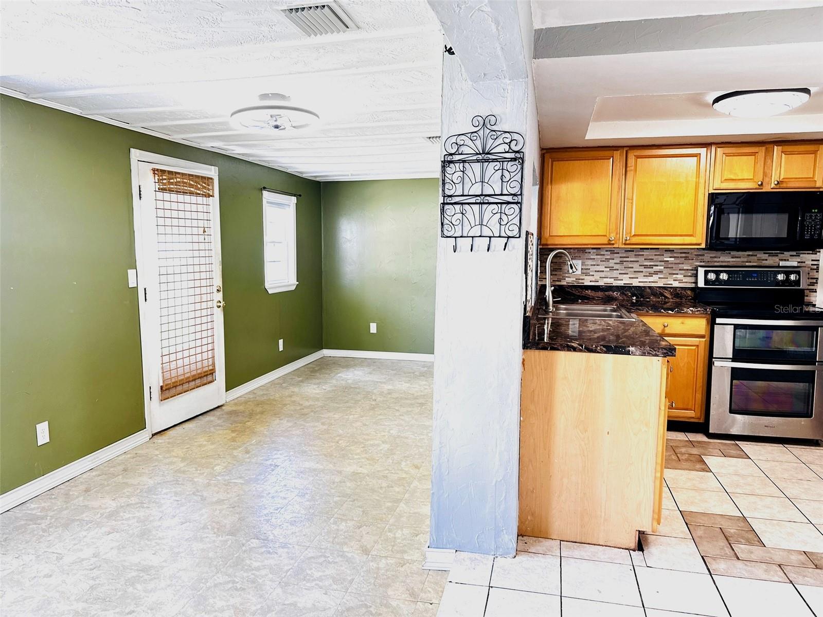 3153 Moog Rd Property Photo 15
