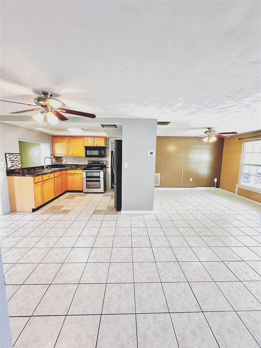 3153 Moog Rd Property Photo 16
