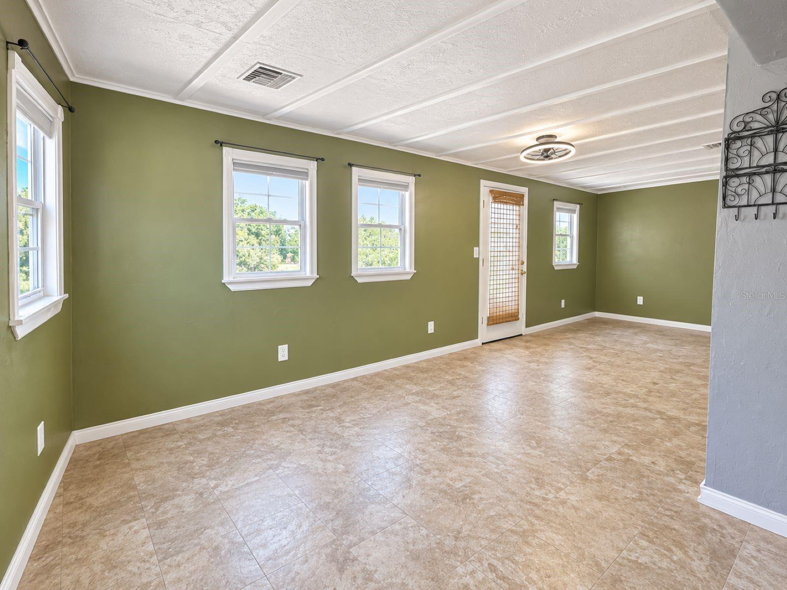 3153 Moog Rd Property Photo 21