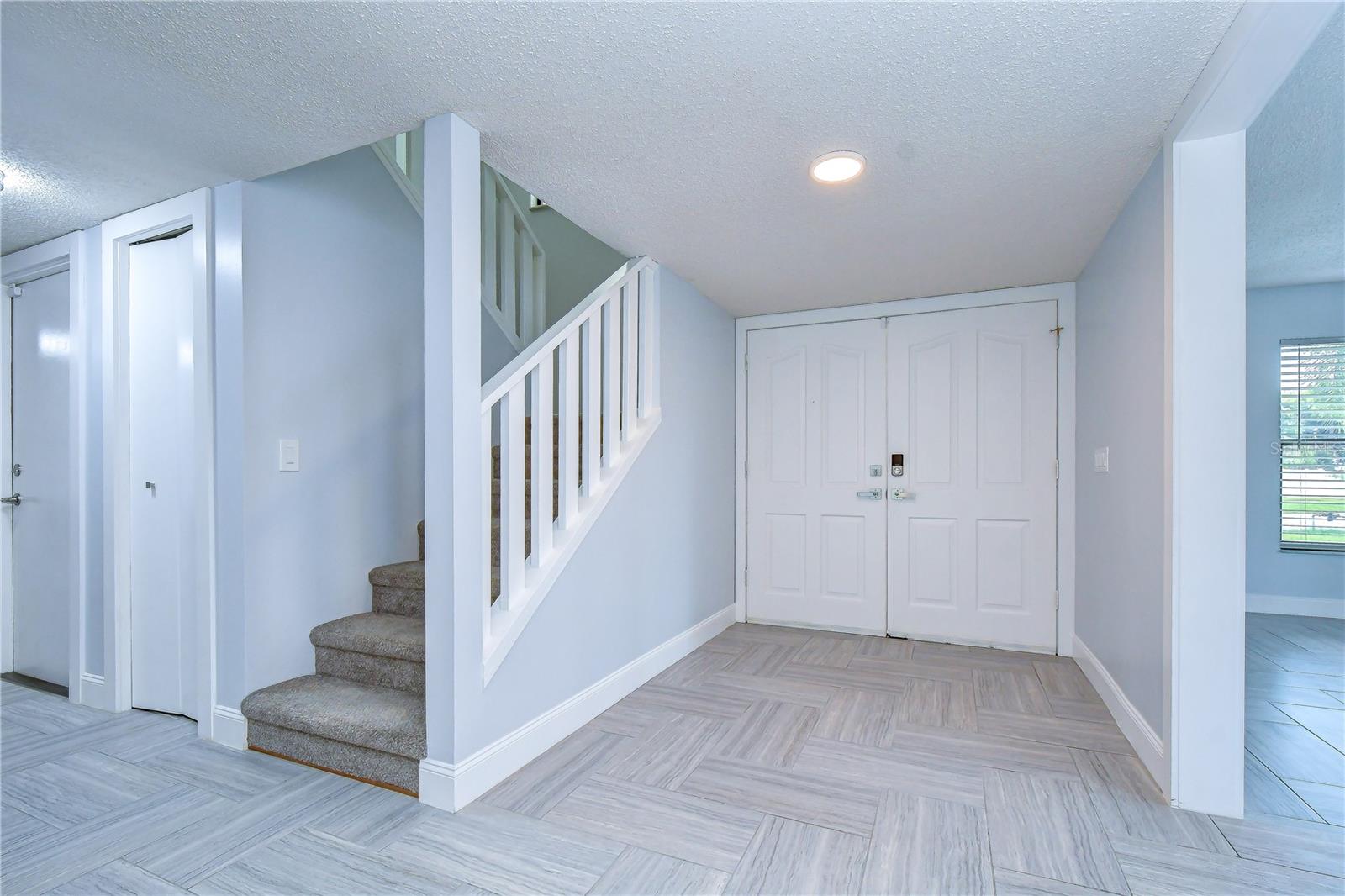 1224 Rainbrook Cir Property Photo 5