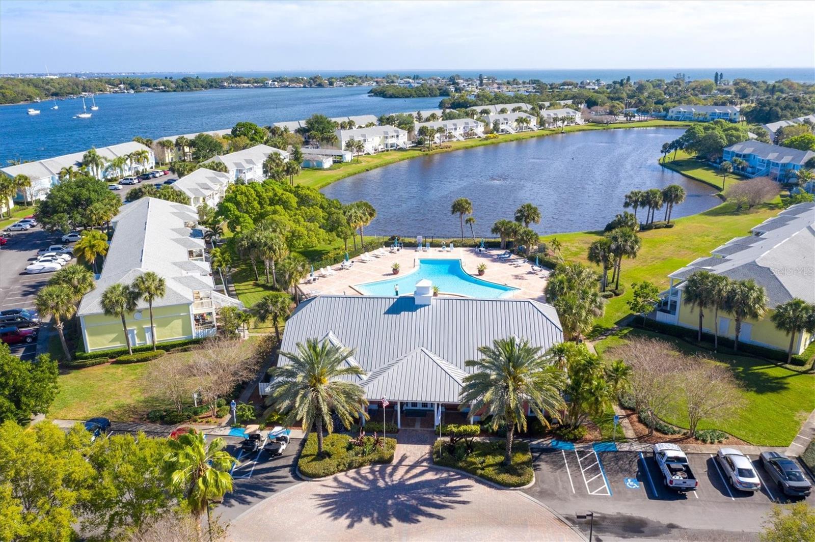 102 Pompano Dr Se #c Property Photo 1