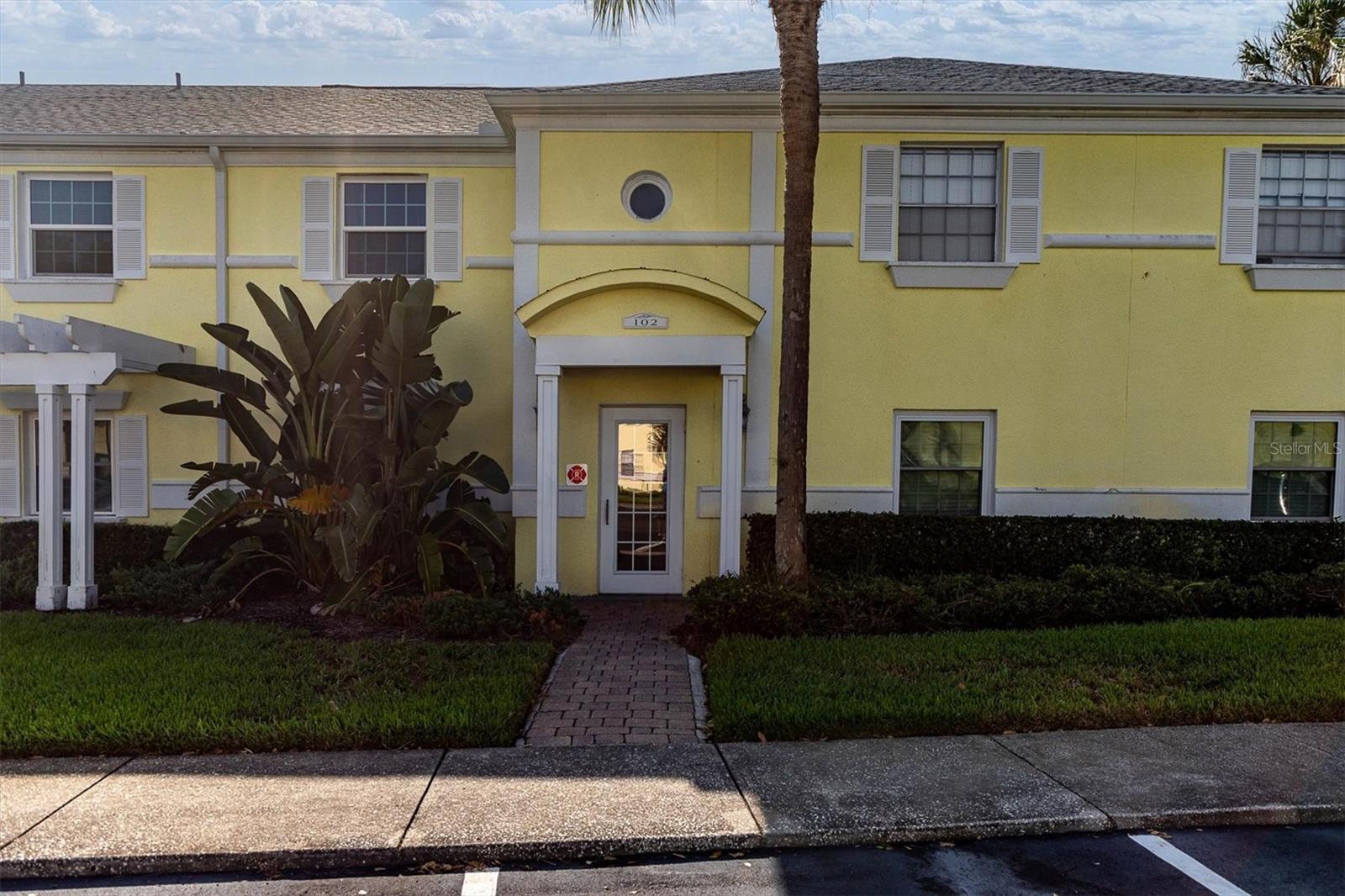 102 Pompano Dr Se #c Property Photo 2