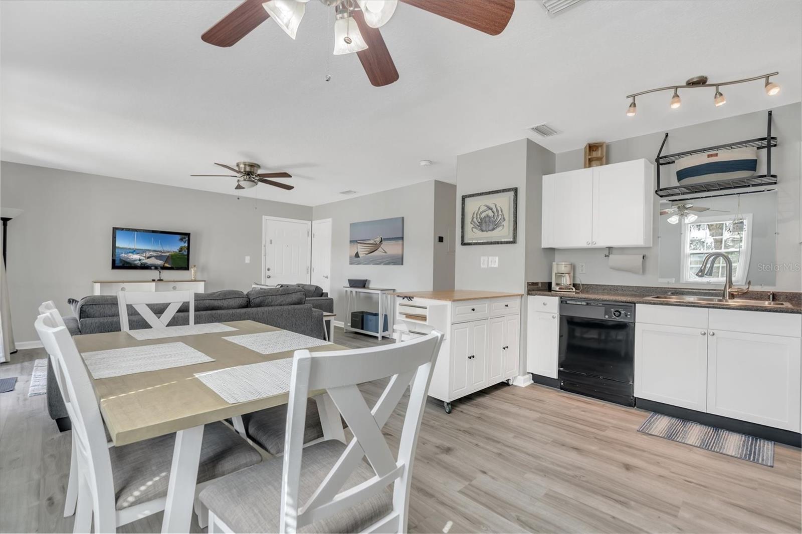 102 Pompano Dr Se #c Property Photo 8
