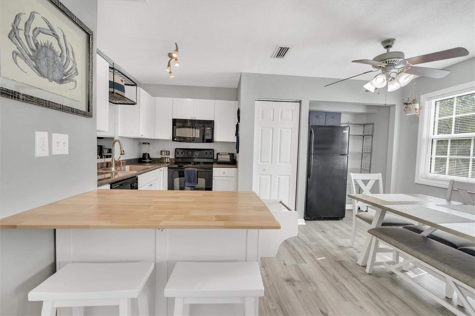 102 Pompano Dr Se #c Property Photo 11