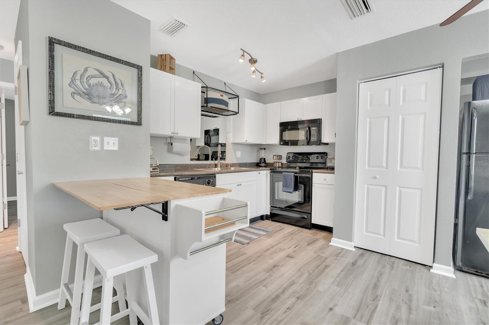 102 Pompano Dr Se #c Property Photo 13