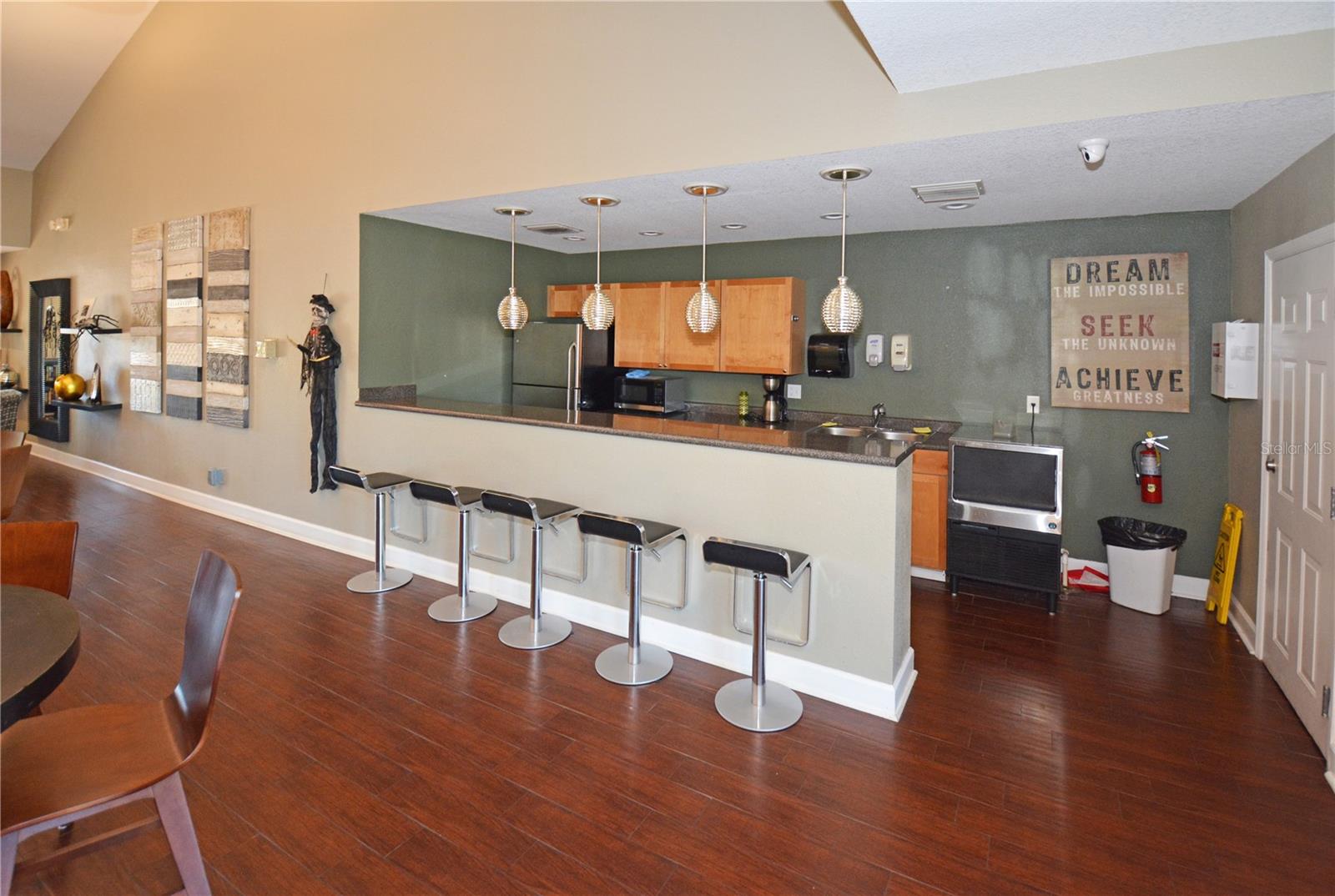 102 Pompano Dr Se #c Property Photo 40