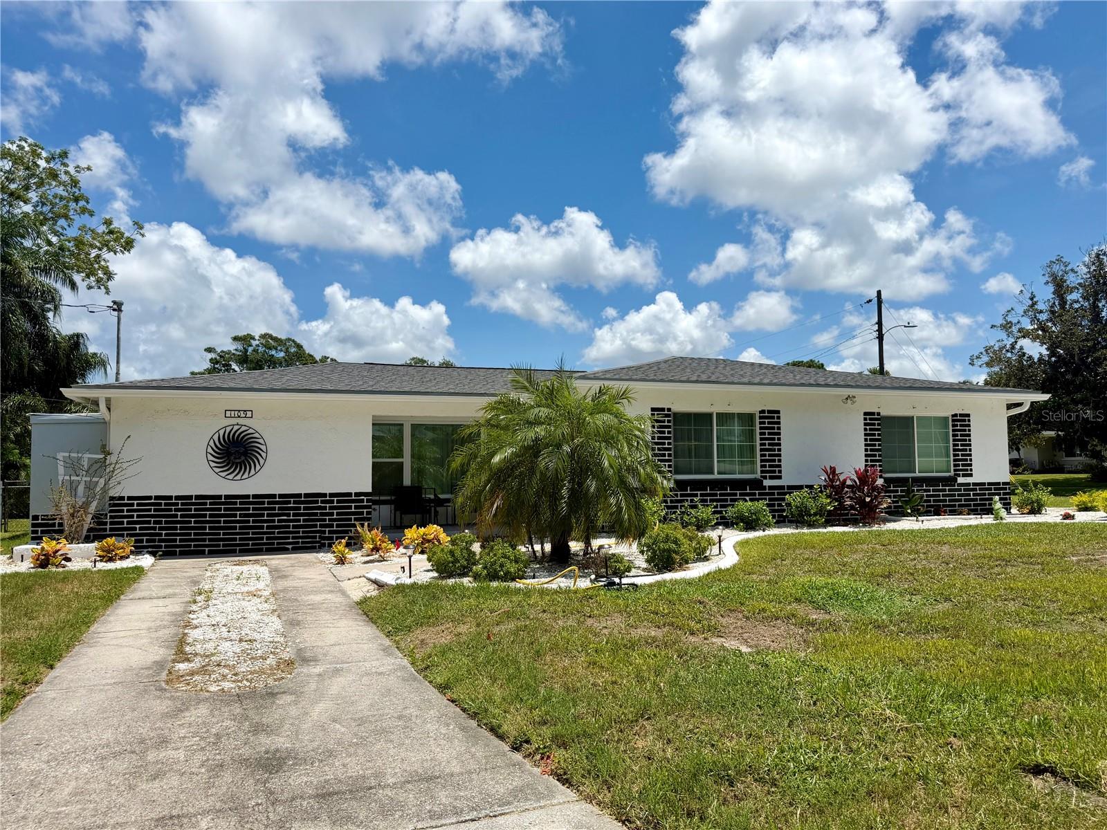 1109 S BETTY LN Property Photo 1