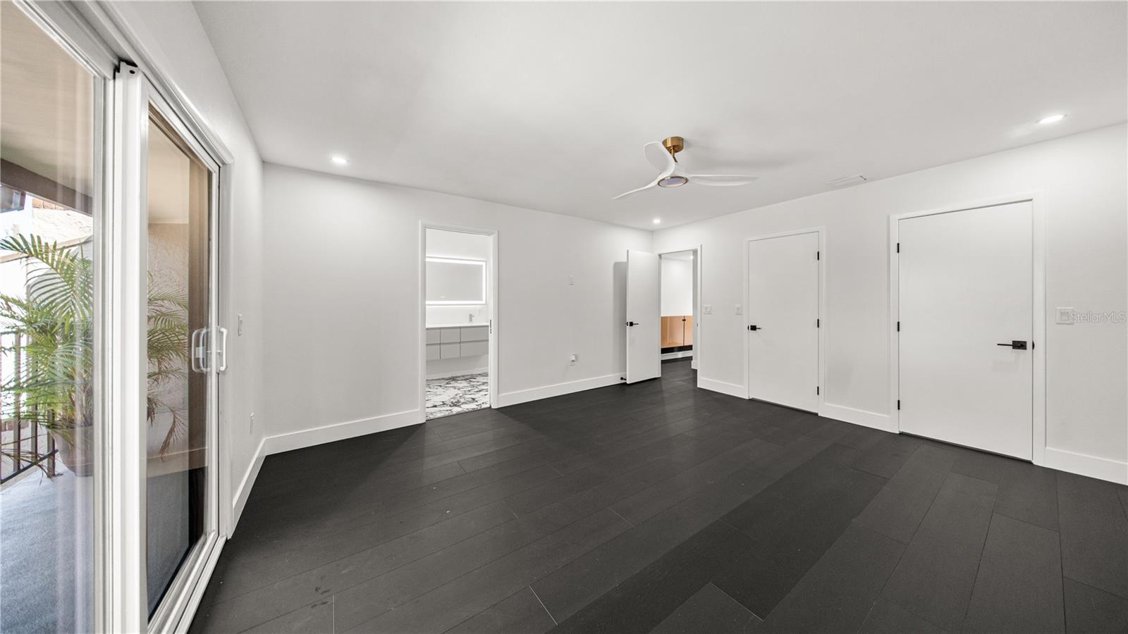 164 E Davis Blvd Property Photo 13
