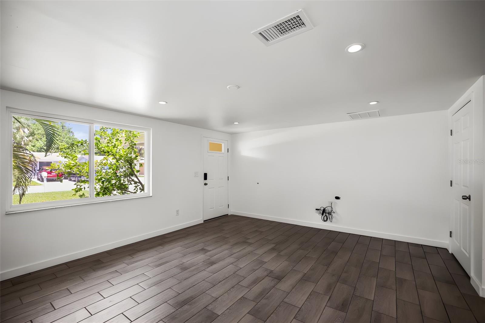 5646 Quist Dr Property Photo 3