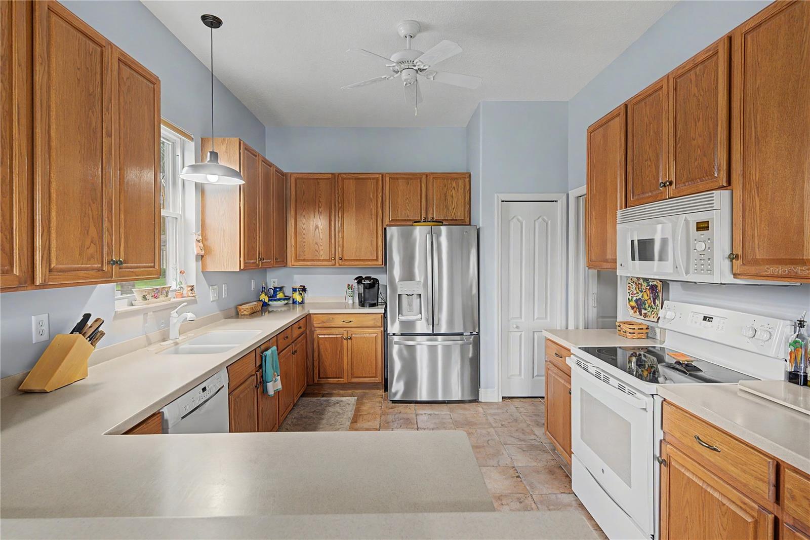 10231 Cleghorn Dr Property Photo 8