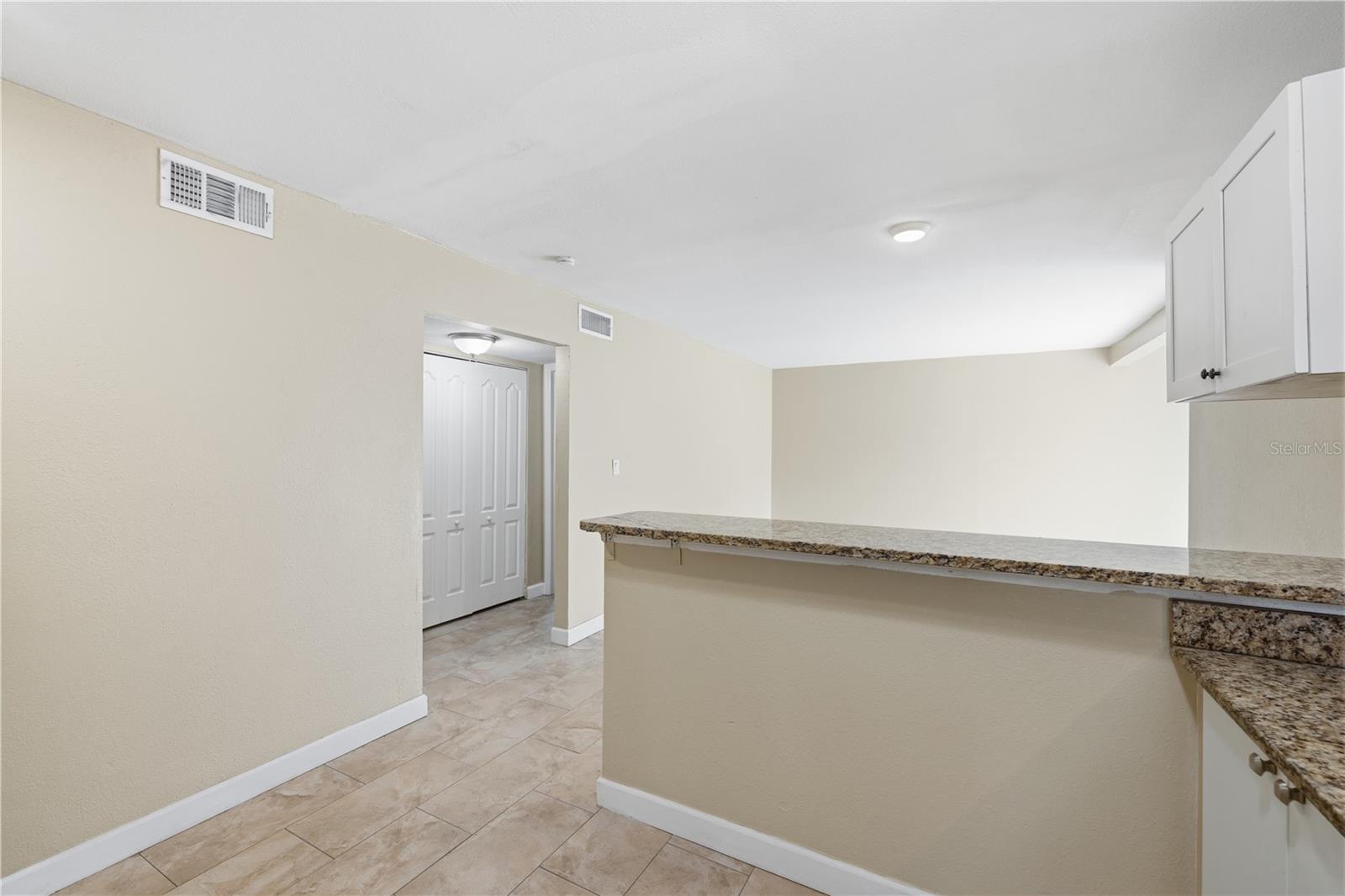 1009 E Holland Ave Property Photo 7