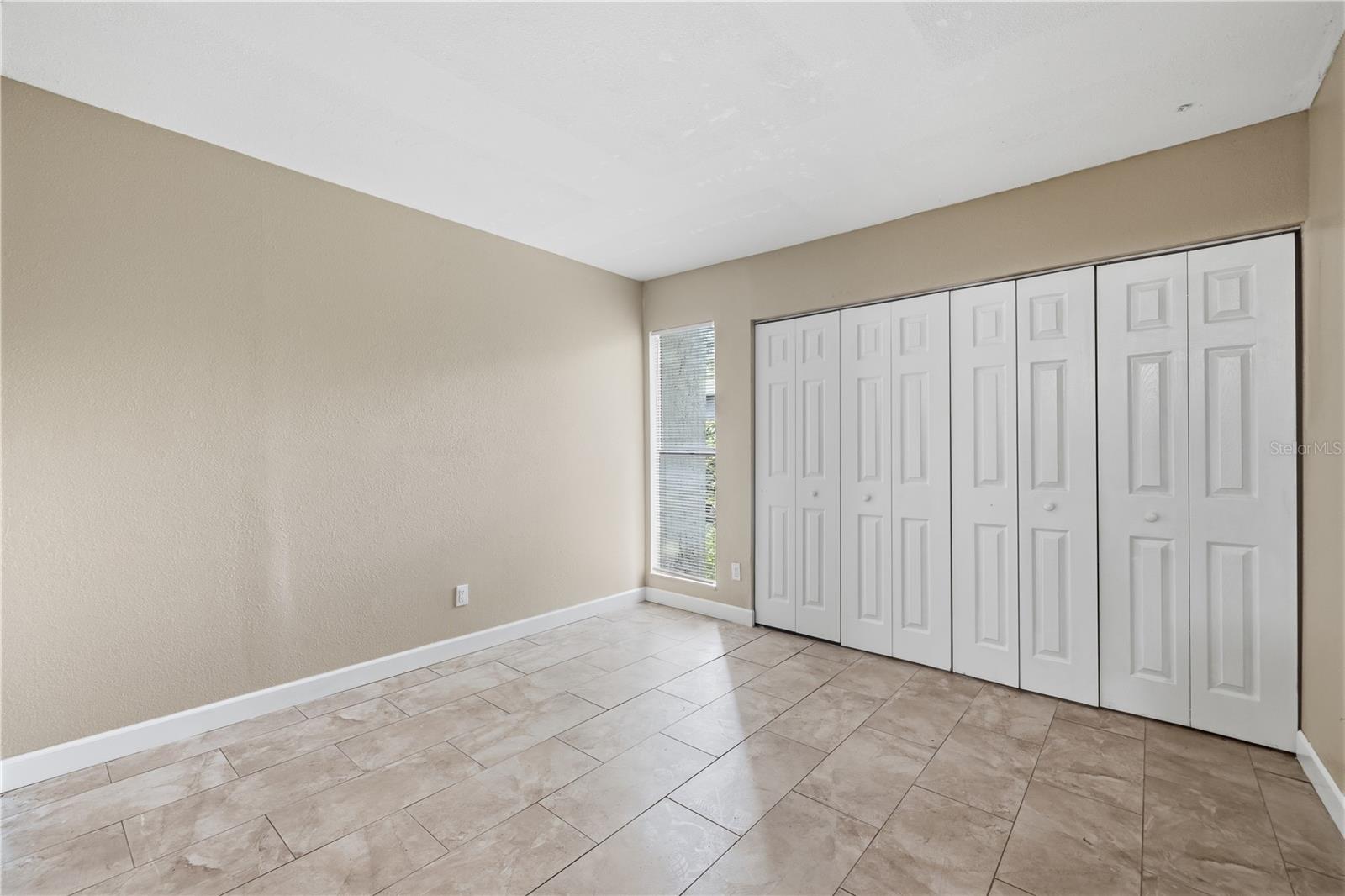 1009 E Holland Ave Property Photo 11