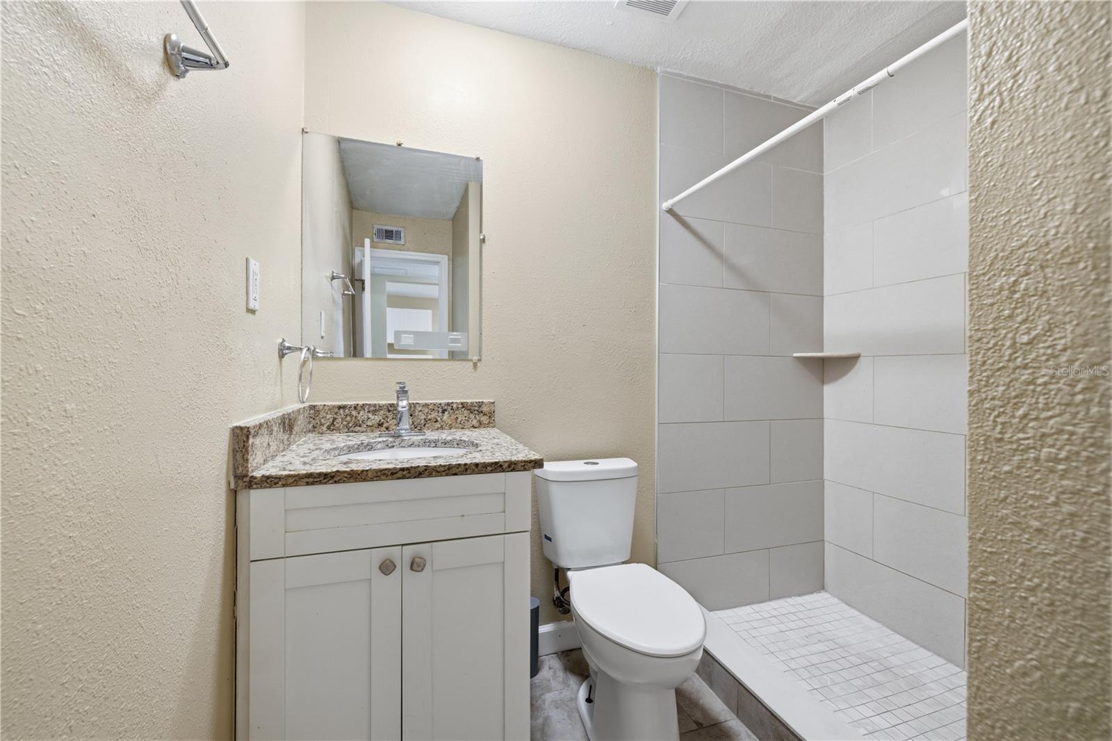 1009 E Holland Ave Property Photo 14