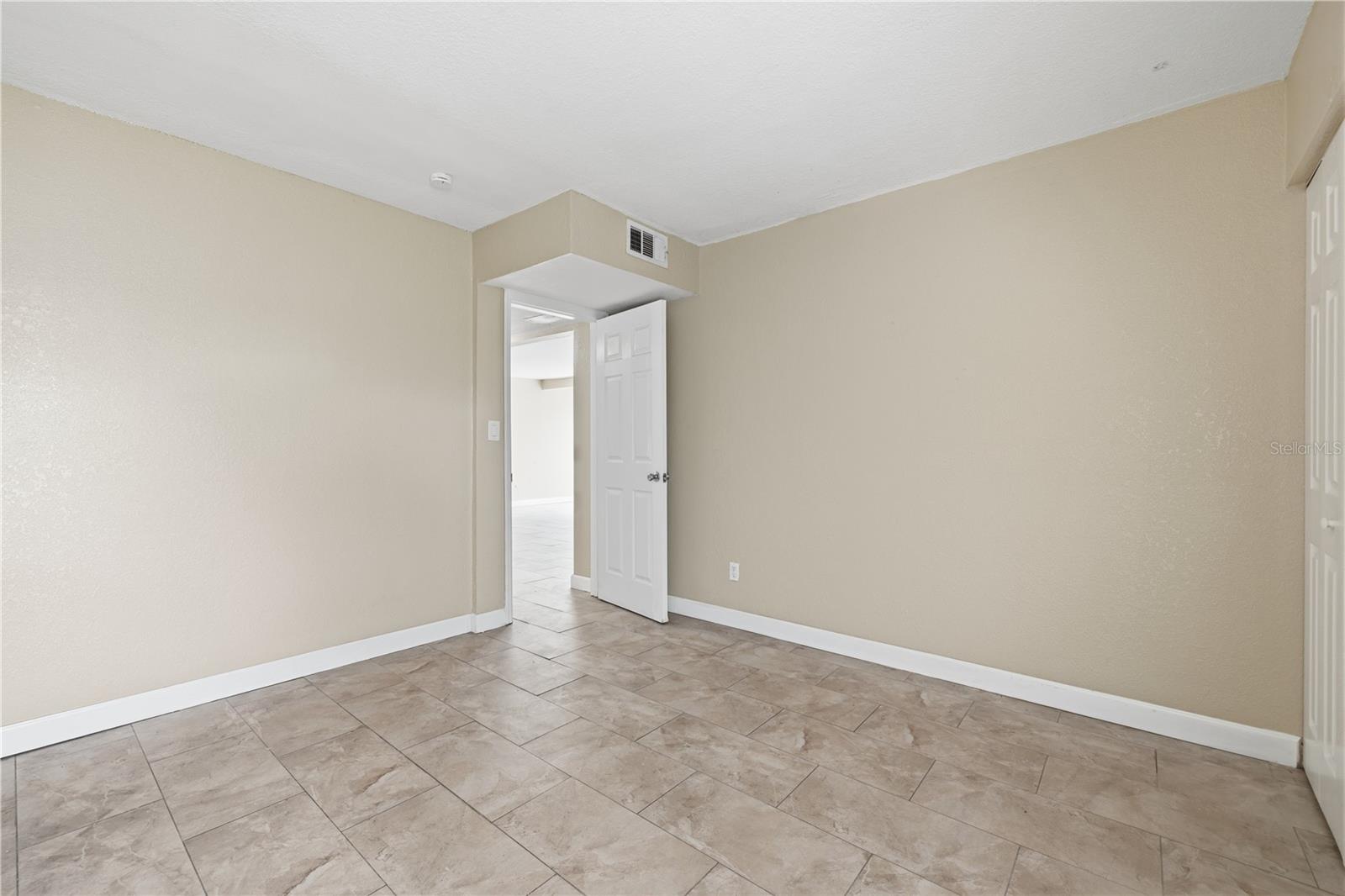 1009 E Holland Ave Property Photo 18
