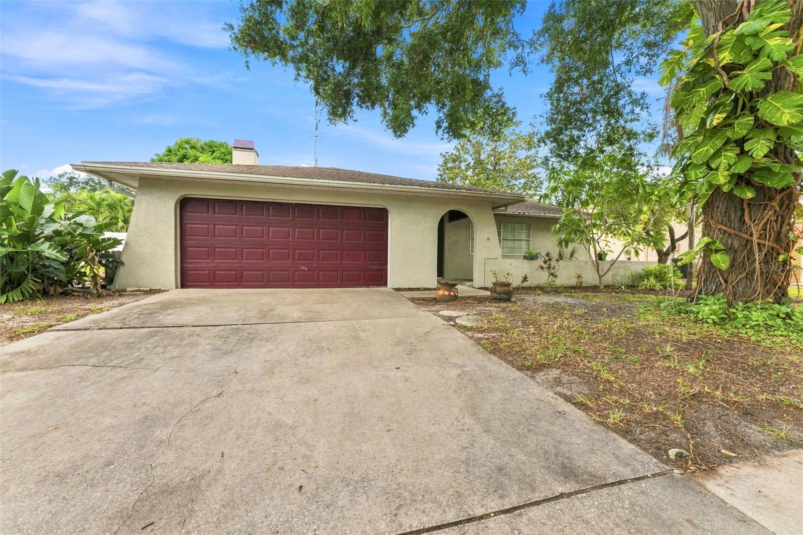 2202 Citrus Hill Ln Property Photo 2