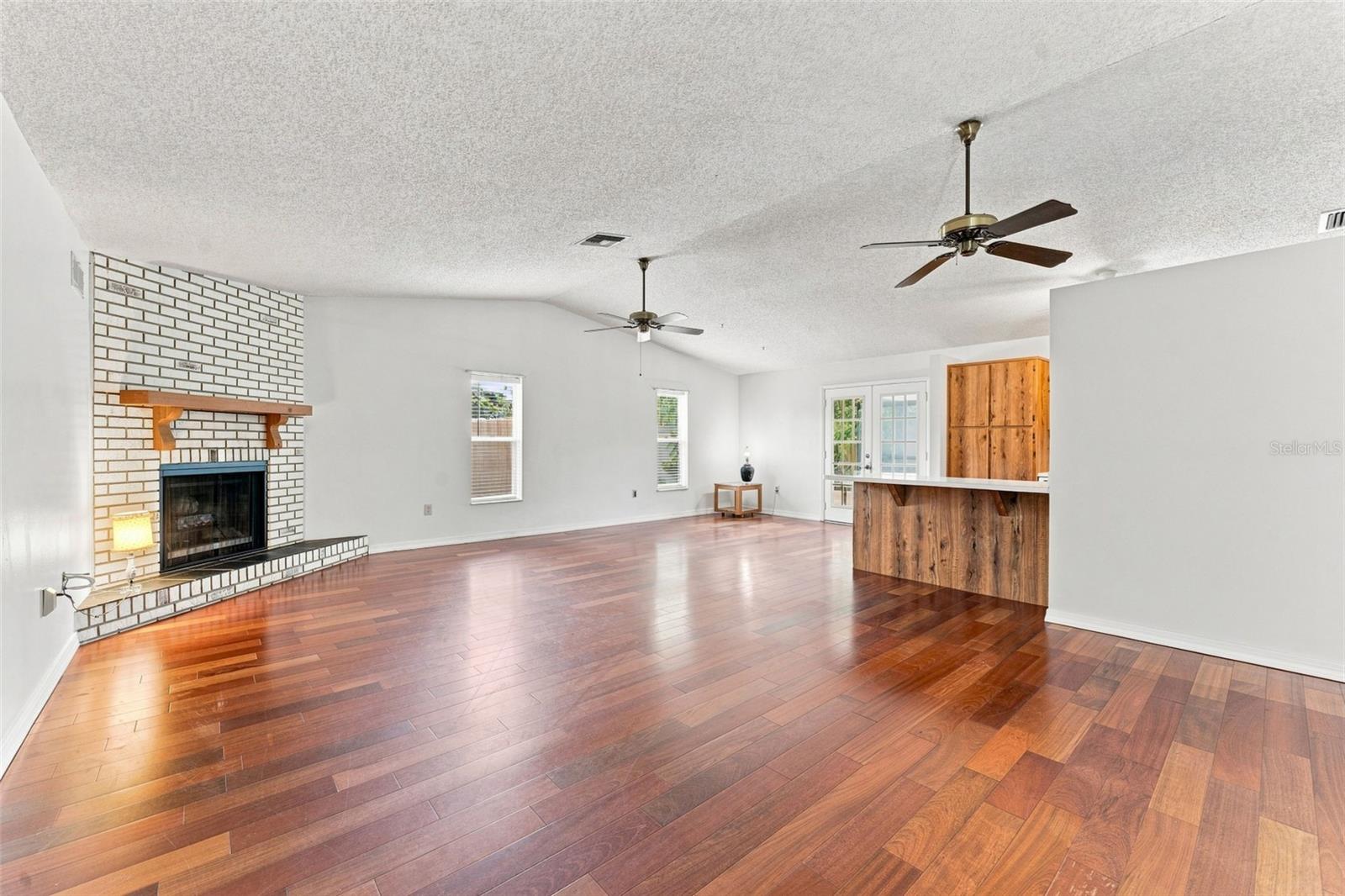 2202 Citrus Hill Ln Property Photo 4