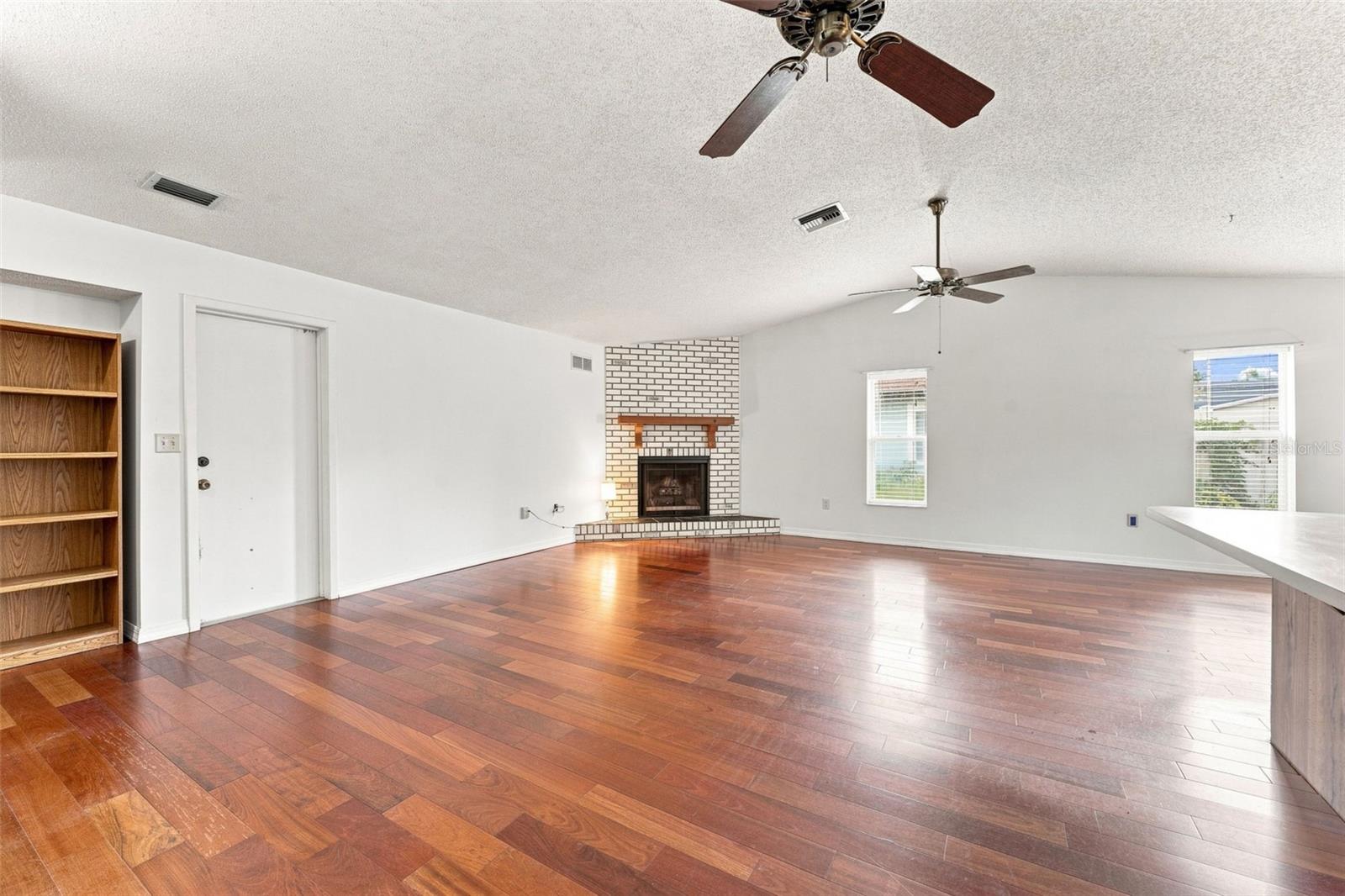 2202 Citrus Hill Ln Property Photo 5