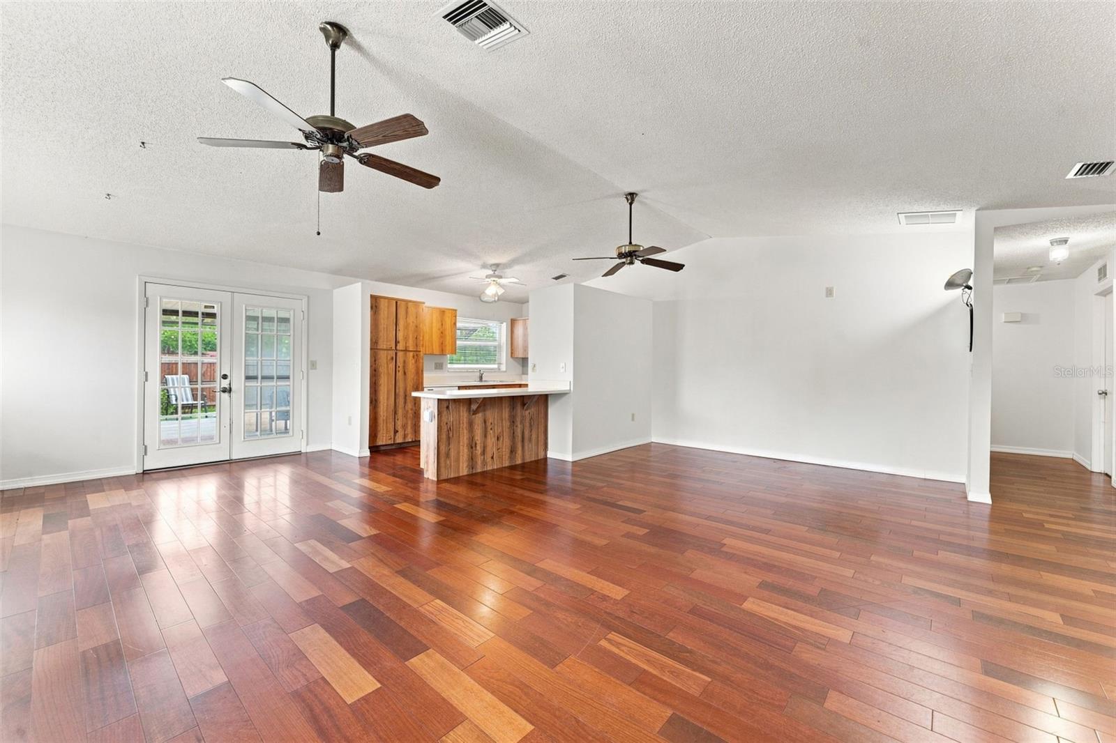 2202 Citrus Hill Ln Property Photo 6