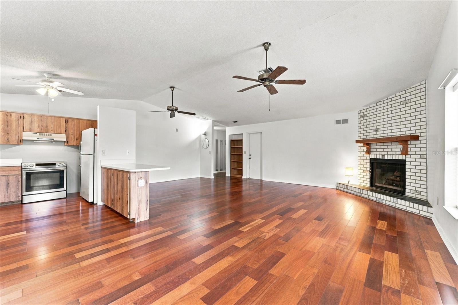 2202 Citrus Hill Ln Property Photo 7