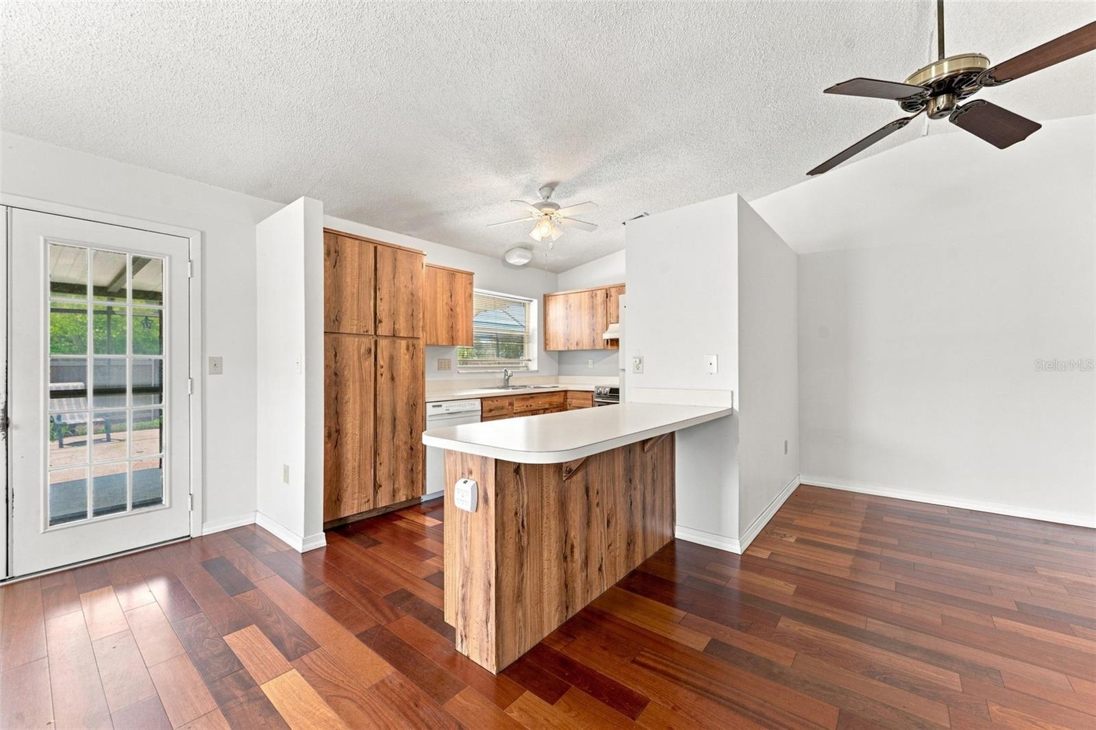 2202 Citrus Hill Ln Property Photo 8