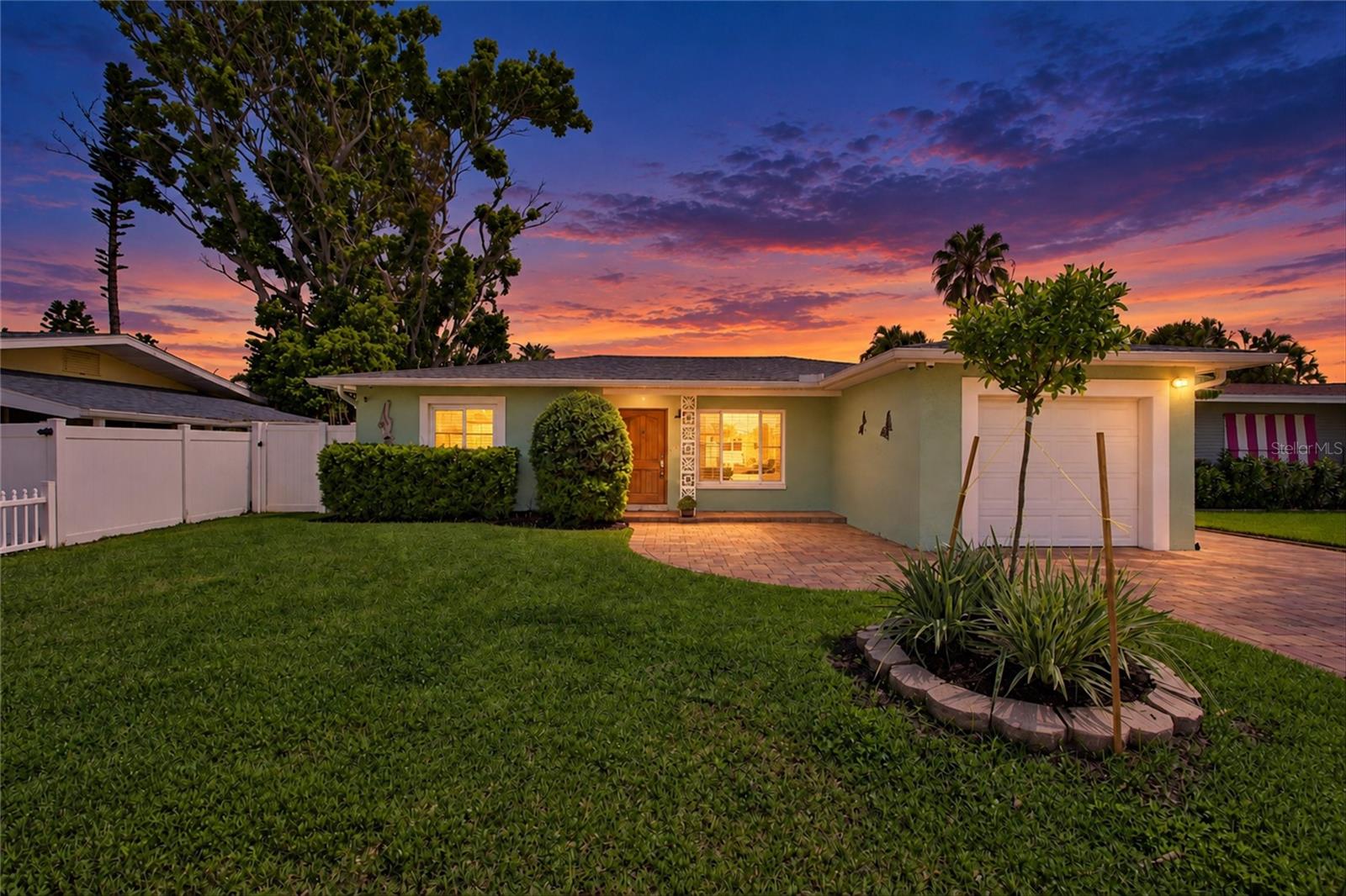 1424 Corey Way S Property Photo 1