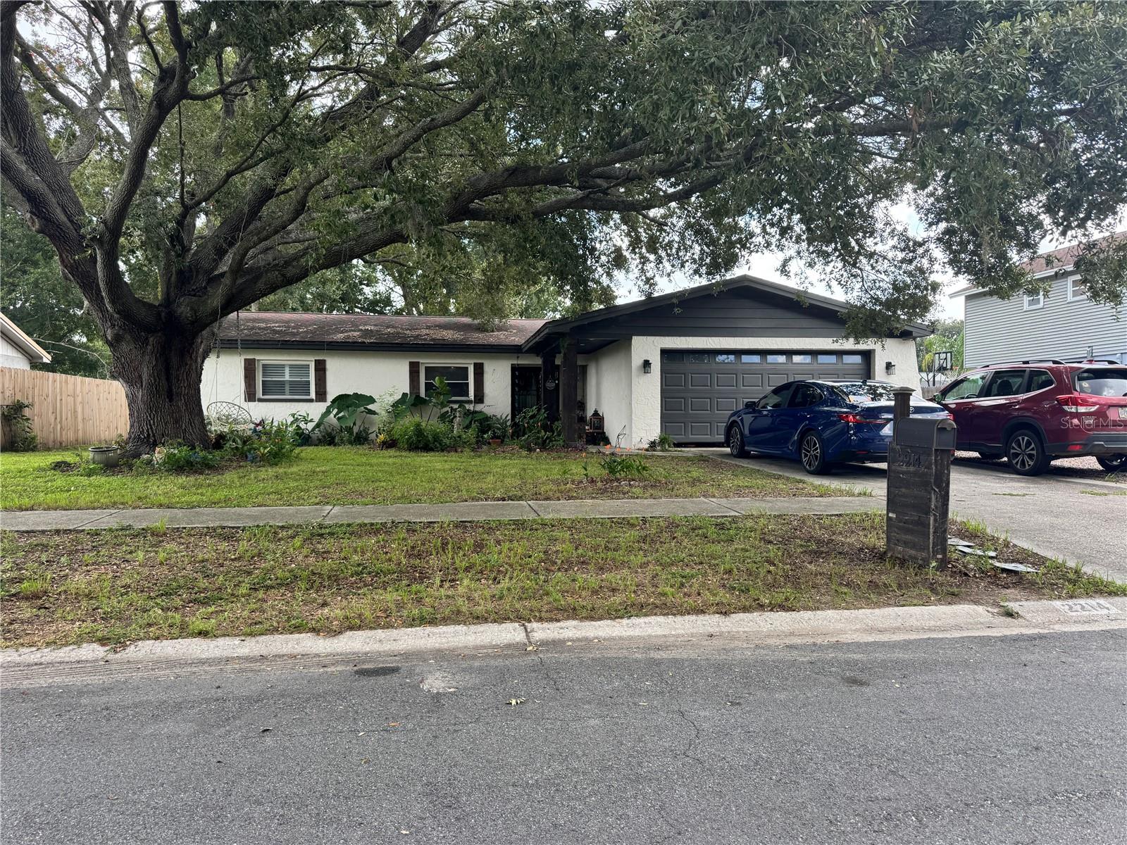 TB8539012 Property Photo 1