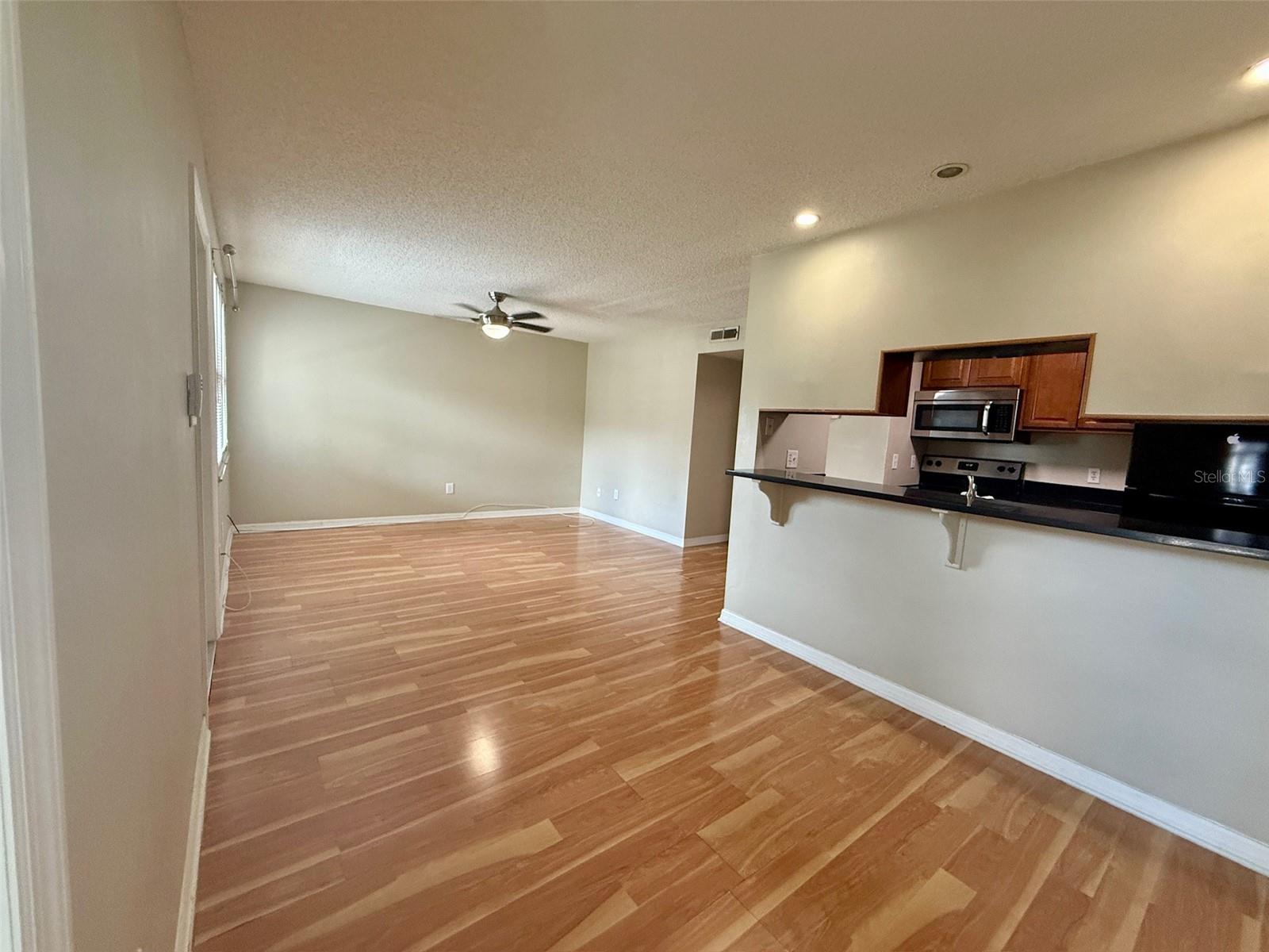 527 S Lincoln Ave #a107 Property Photo 3