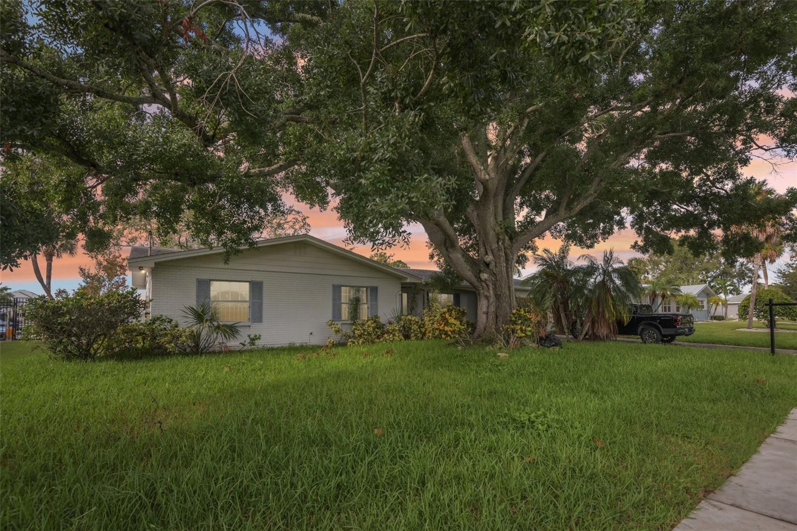 4008 Dana Shores Dr Property Photo 2