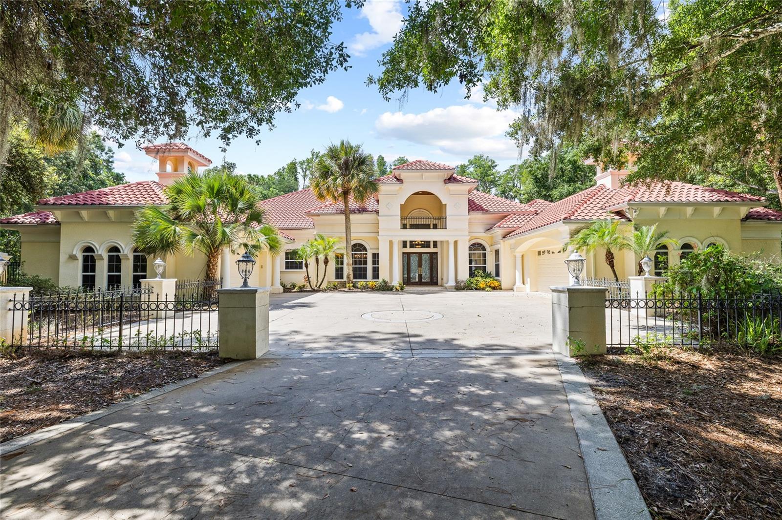 6800 WISTERIA LOOP