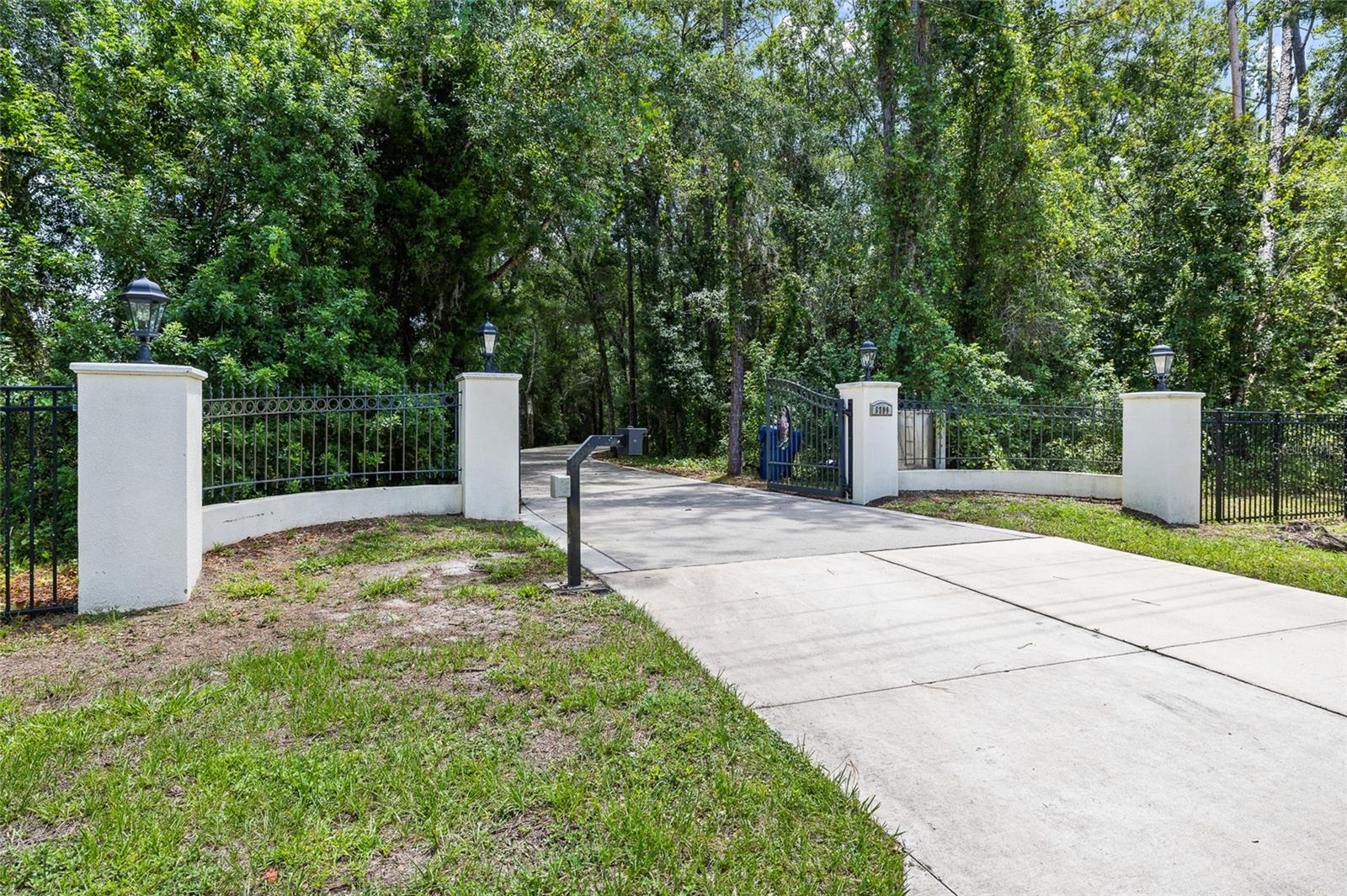 6800 Wisteria Loop Property Photo 3