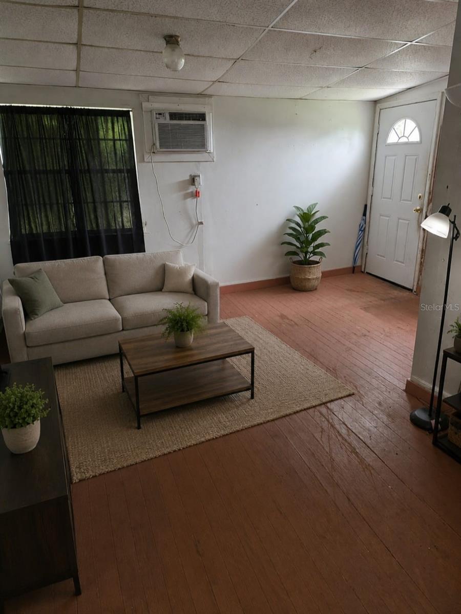TB8539101 Property Photo 1