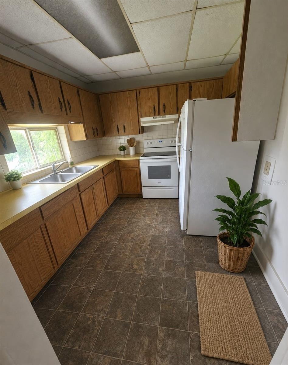 TB8539101 Property Photo 4