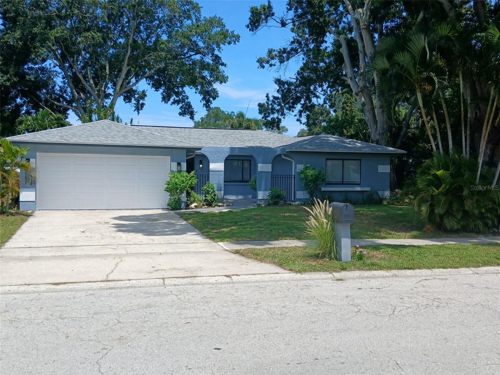 12033 Kay Dr Property Photo 1