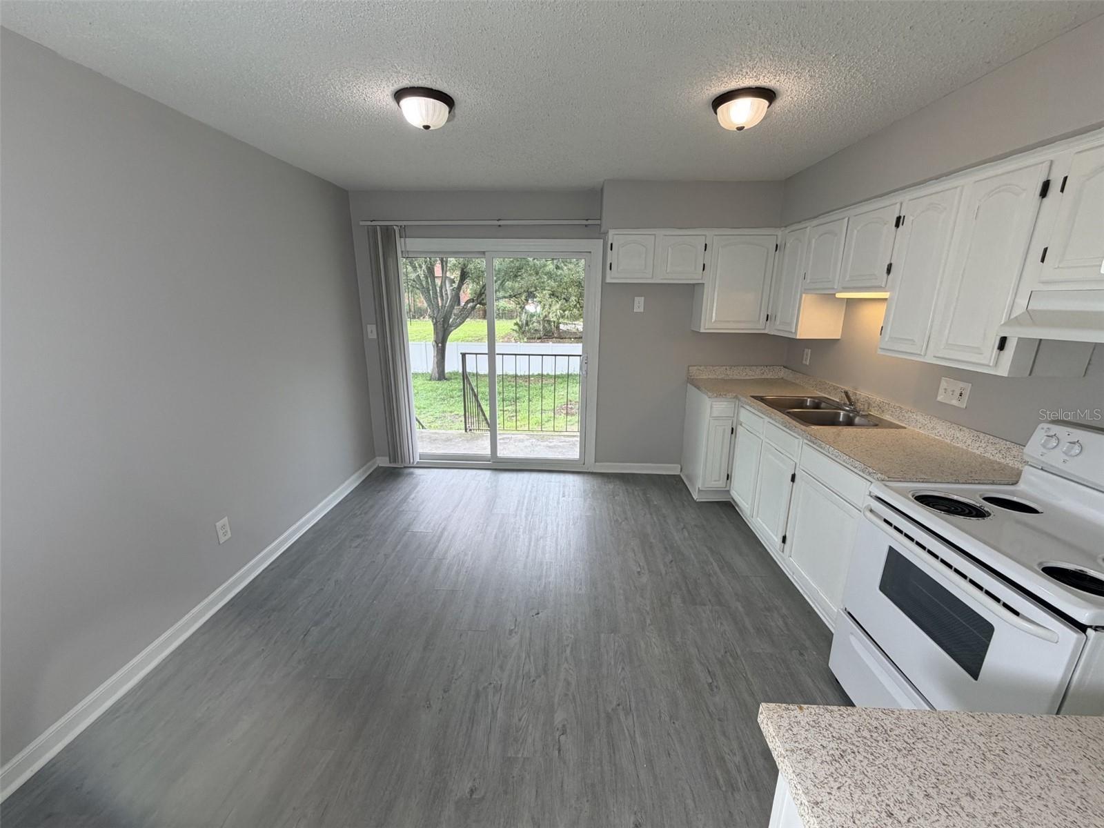 5328 Whiteway Dr Property Photo 14