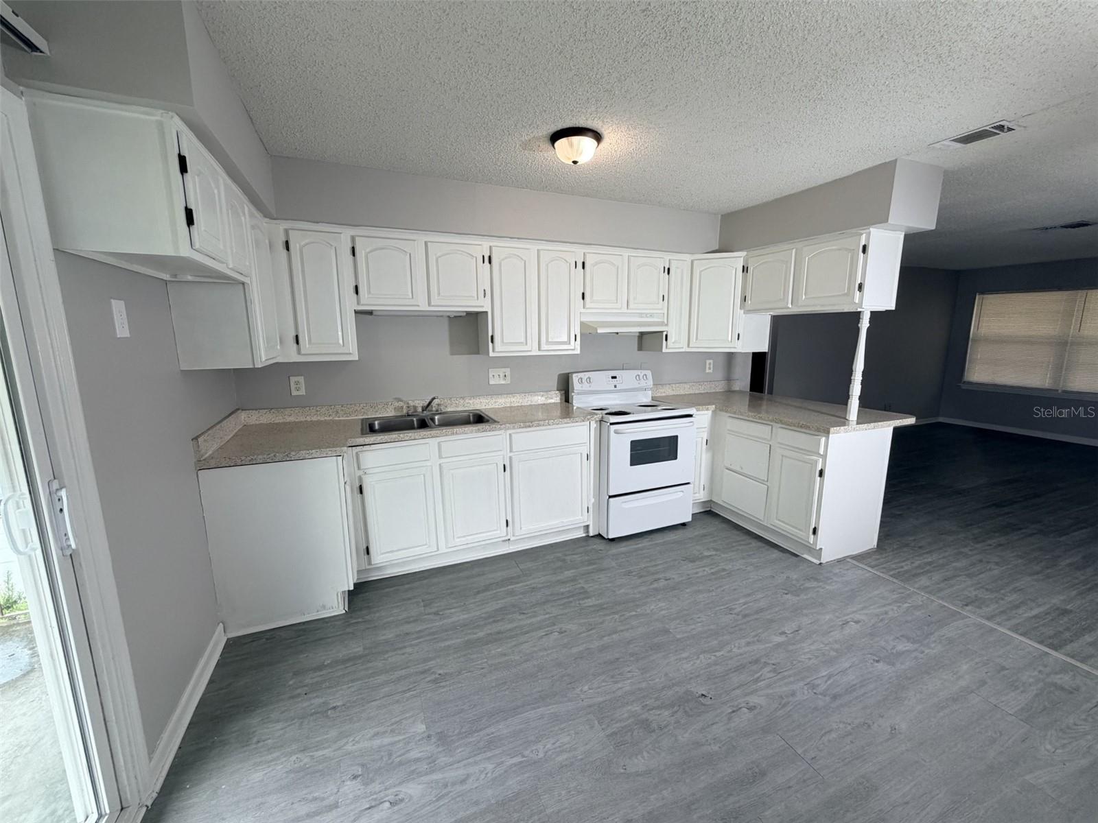 5328 Whiteway Dr Property Photo 16