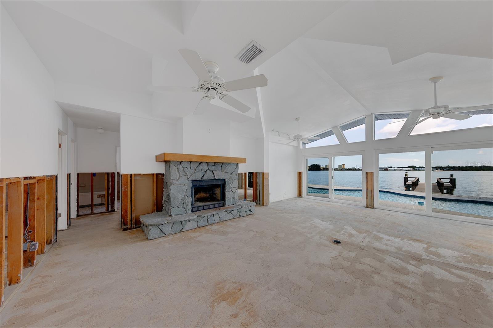 814 Bay Point Dr Property Photo 25