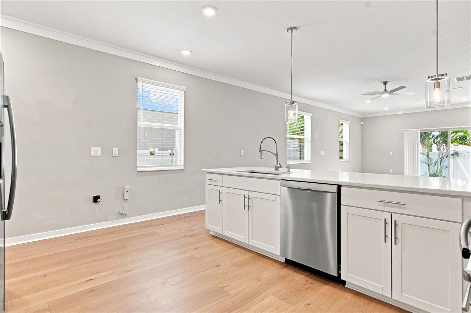 2704 W Gray St #a Property Photo 6
