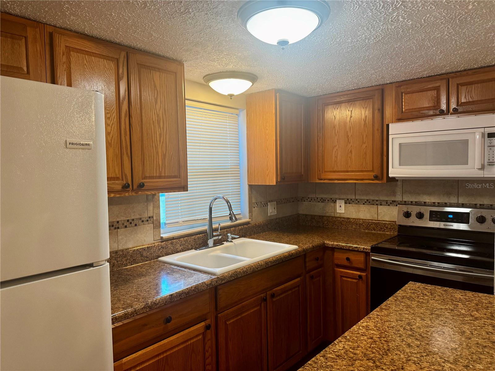 1125 83rd Ave #b Property Photo 7