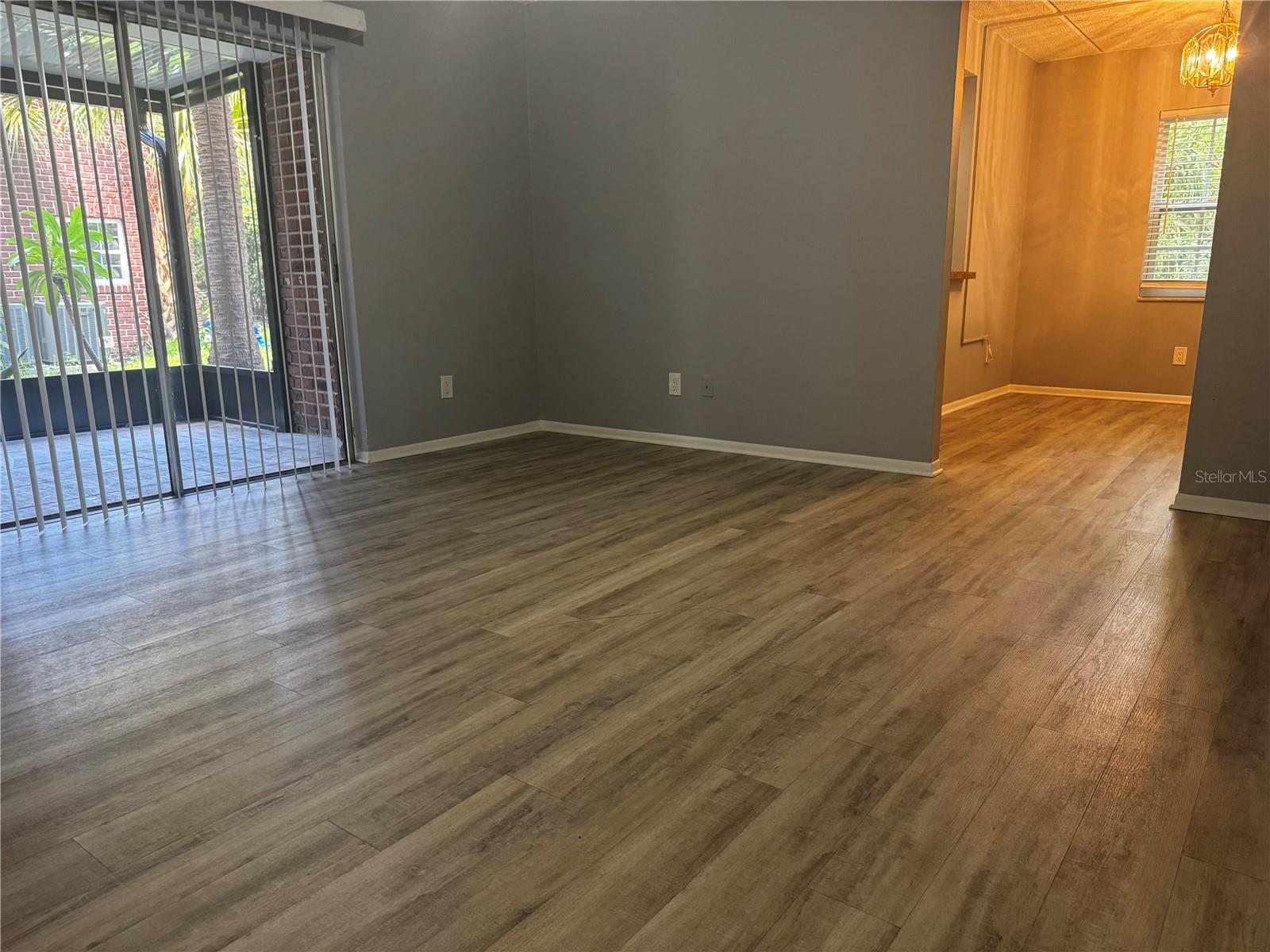 1125 83rd Ave #b Property Photo 10
