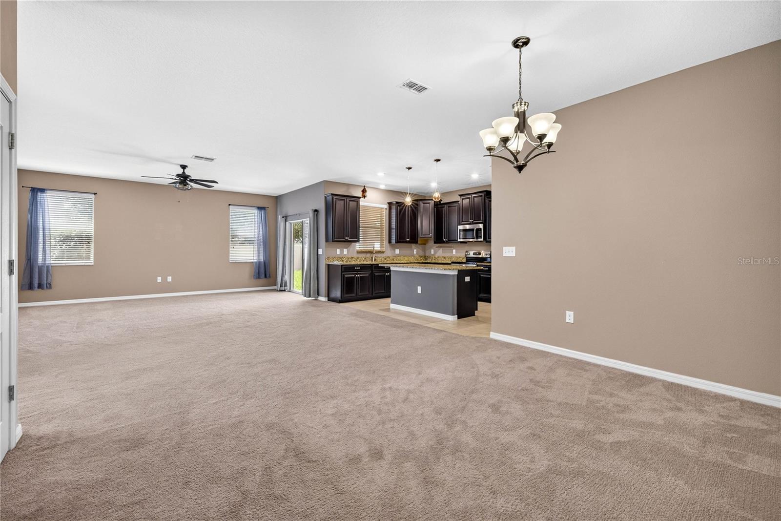 13752 Reindeer Cir Property Photo 6