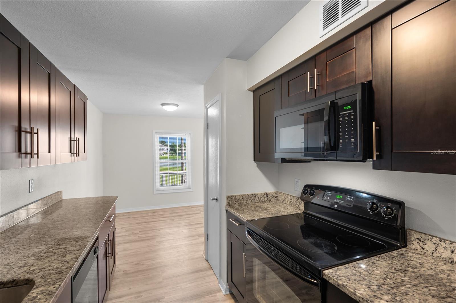 111 Seahorse Dr Se #a Property Photo 11