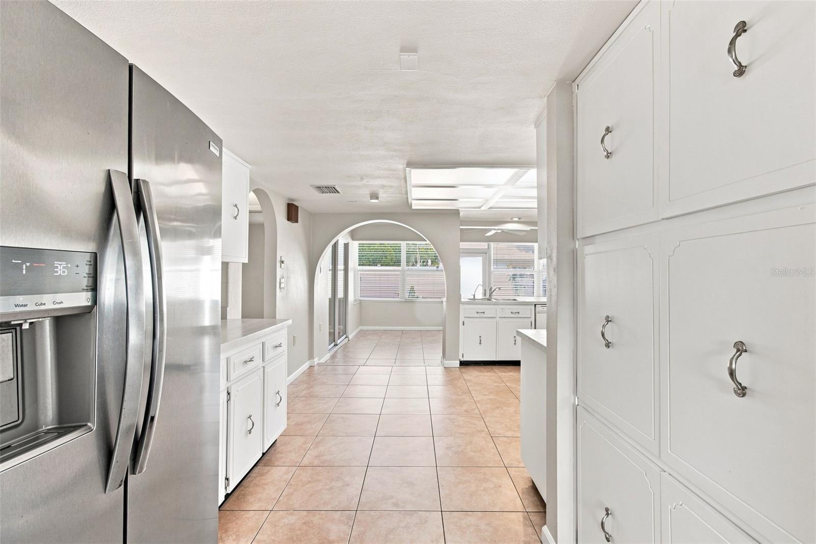 527 Wayfarer Dr Property Photo 3