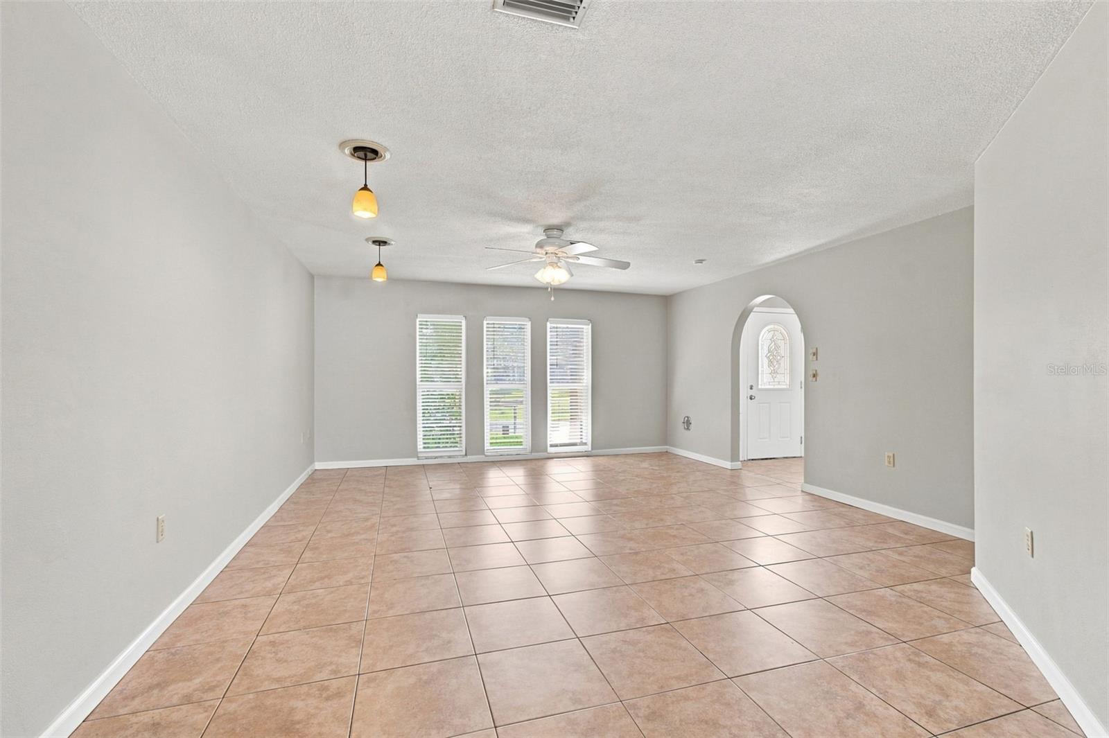 527 Wayfarer Dr Property Photo 13