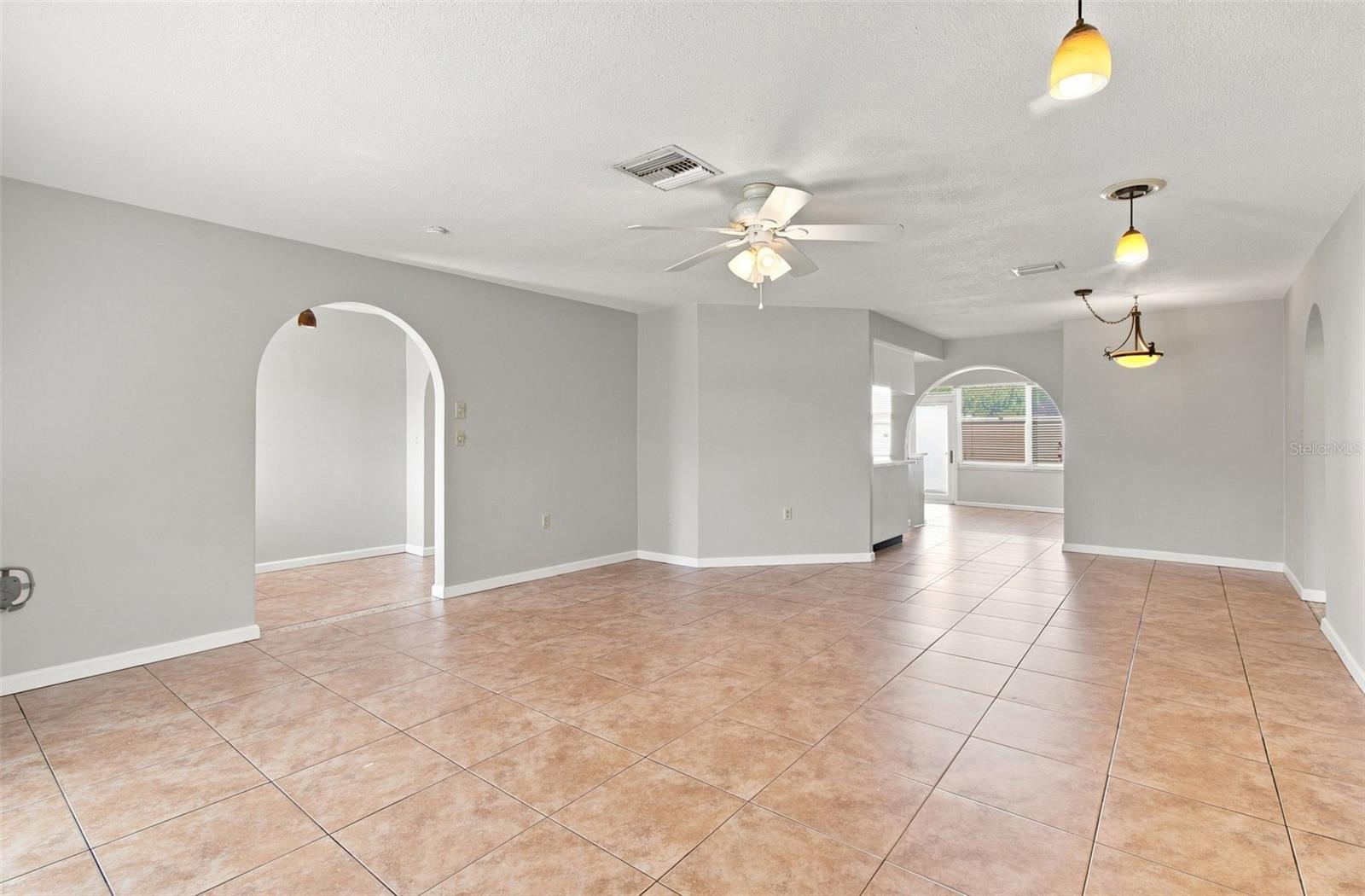 527 Wayfarer Dr Property Photo 14