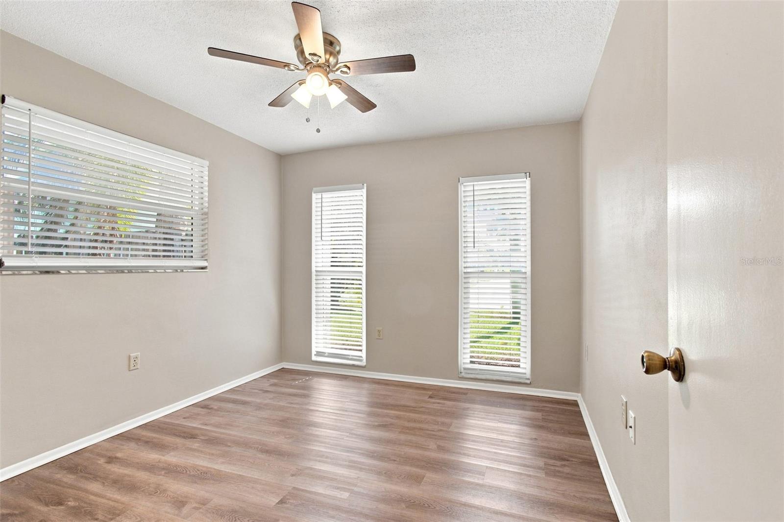 527 Wayfarer Dr Property Photo 31