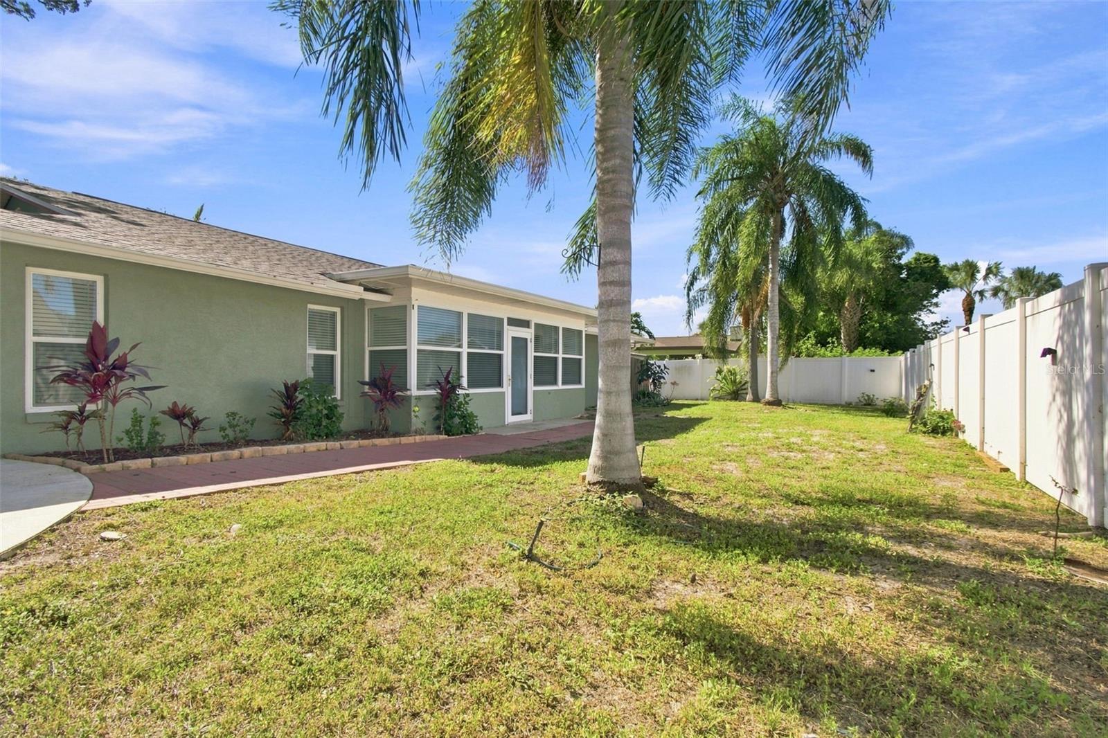 527 Wayfarer Dr Property Photo 36