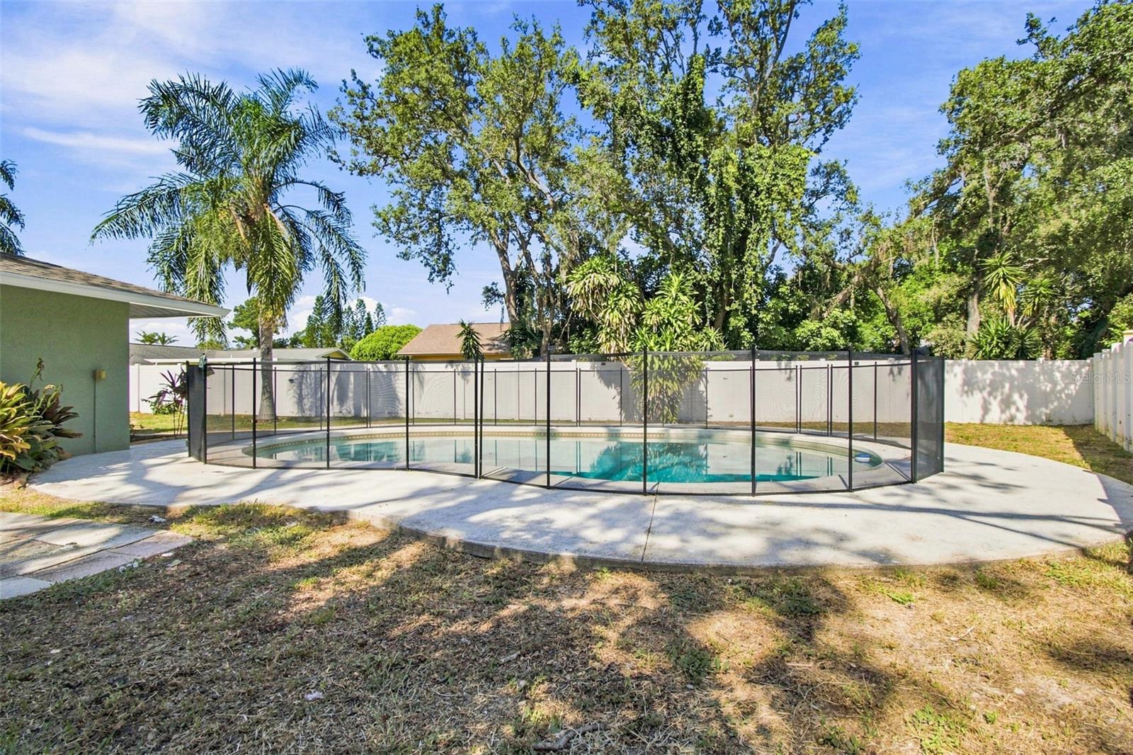527 Wayfarer Dr Property Photo 38