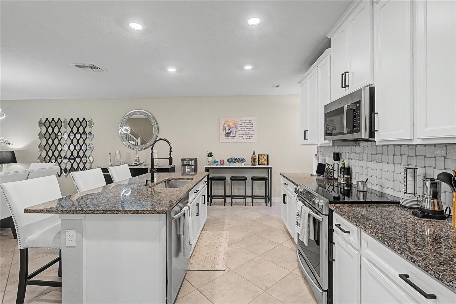 10228 Echo Dock Loop Property Photo 8
