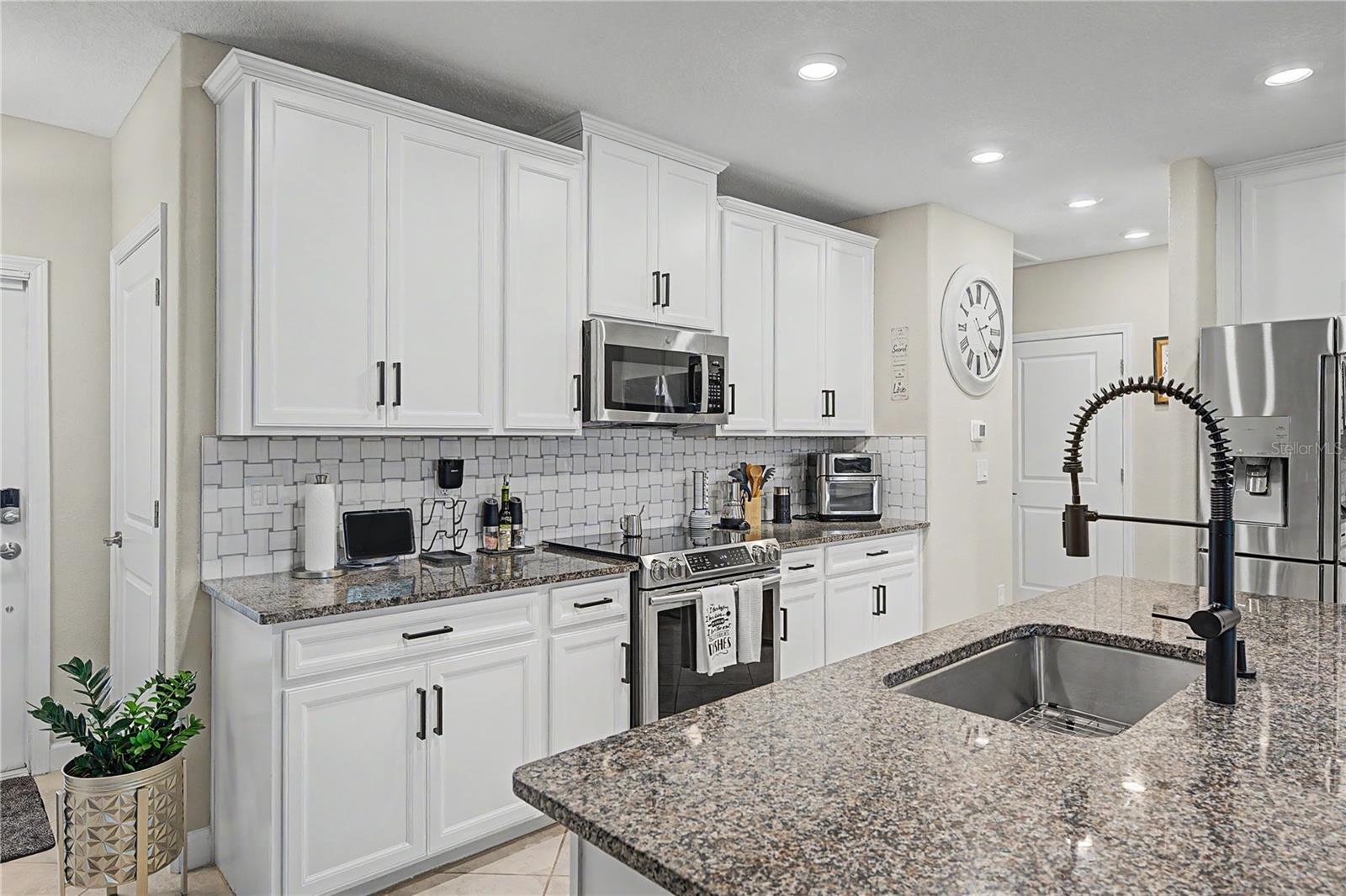 10228 Echo Dock Loop Property Photo 17